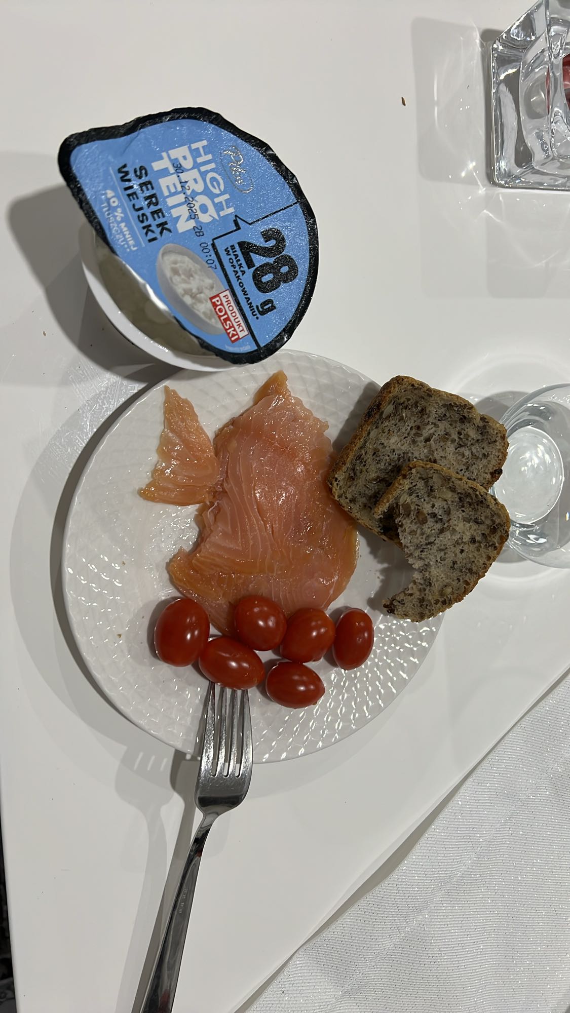 Śniadanie z łososiem i serek