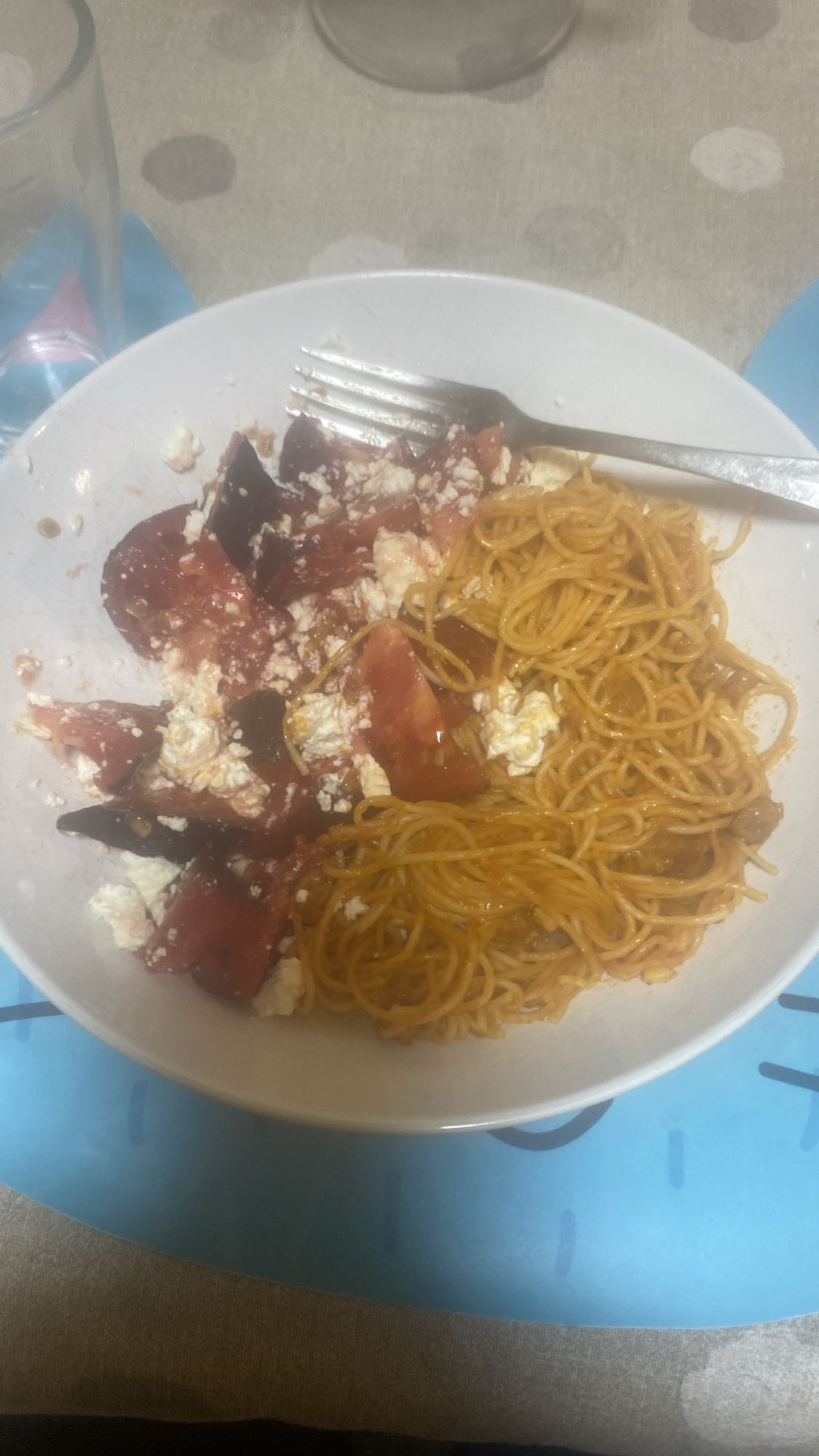 Espaguetis con ensalada