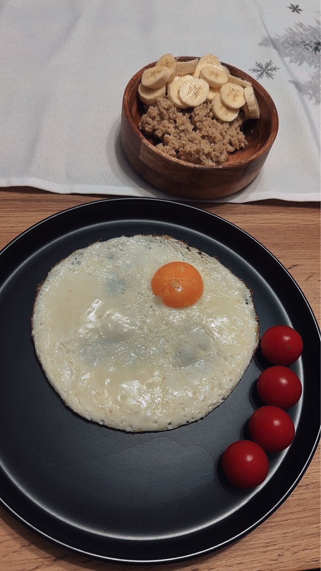 Mic dejun ou, rosii, terci