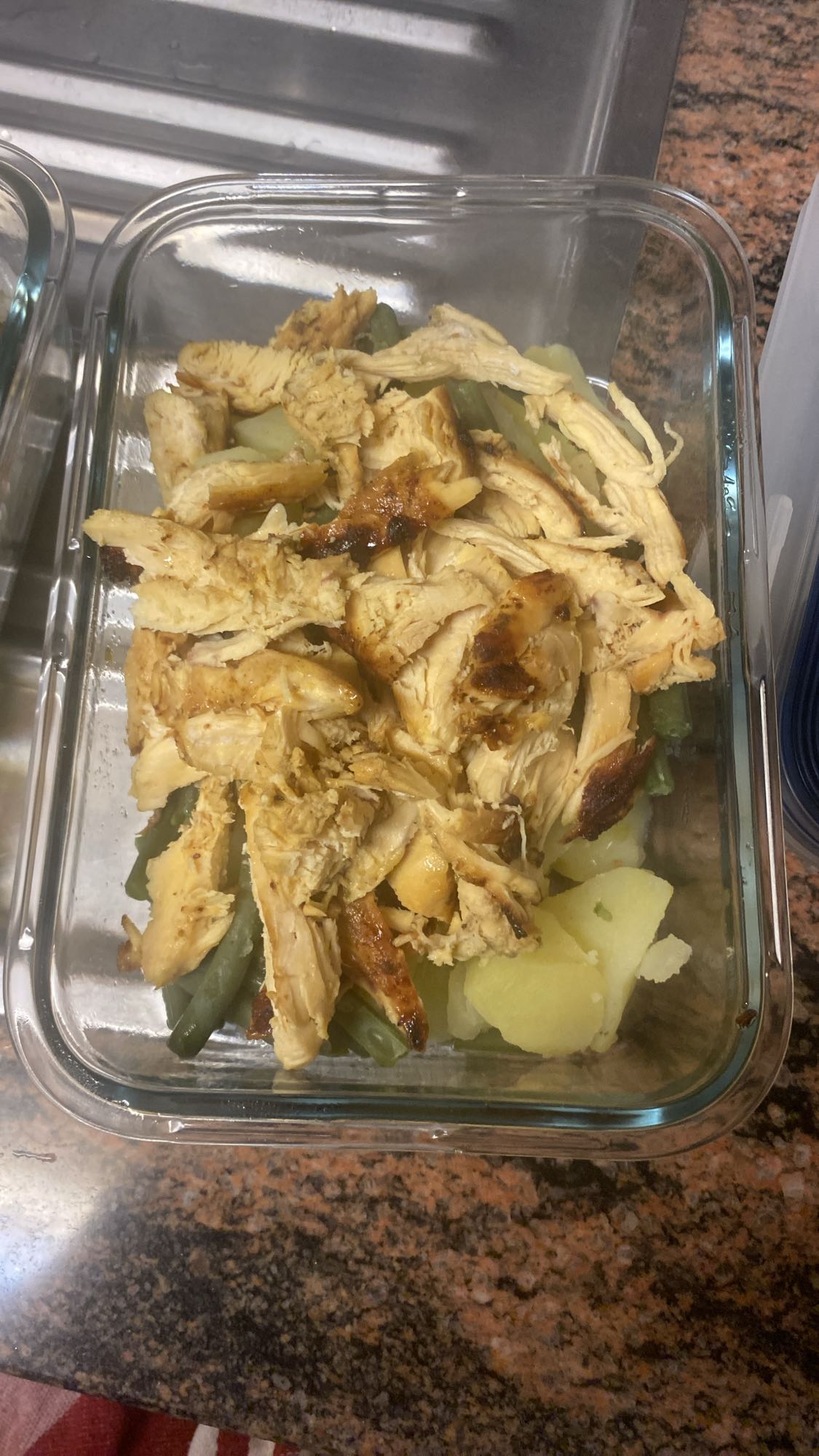 Pollo con papas y judías