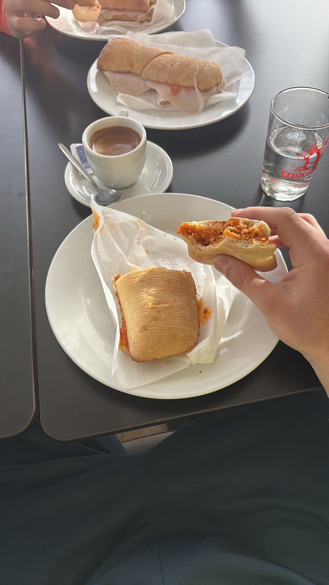 bocadillo de sobrasada y café