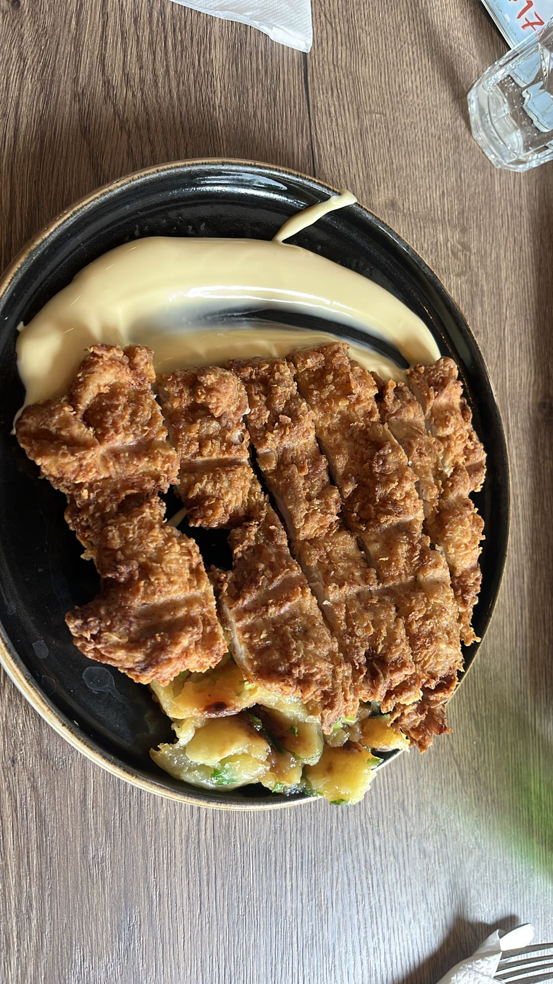 Панирано пиле с картофи