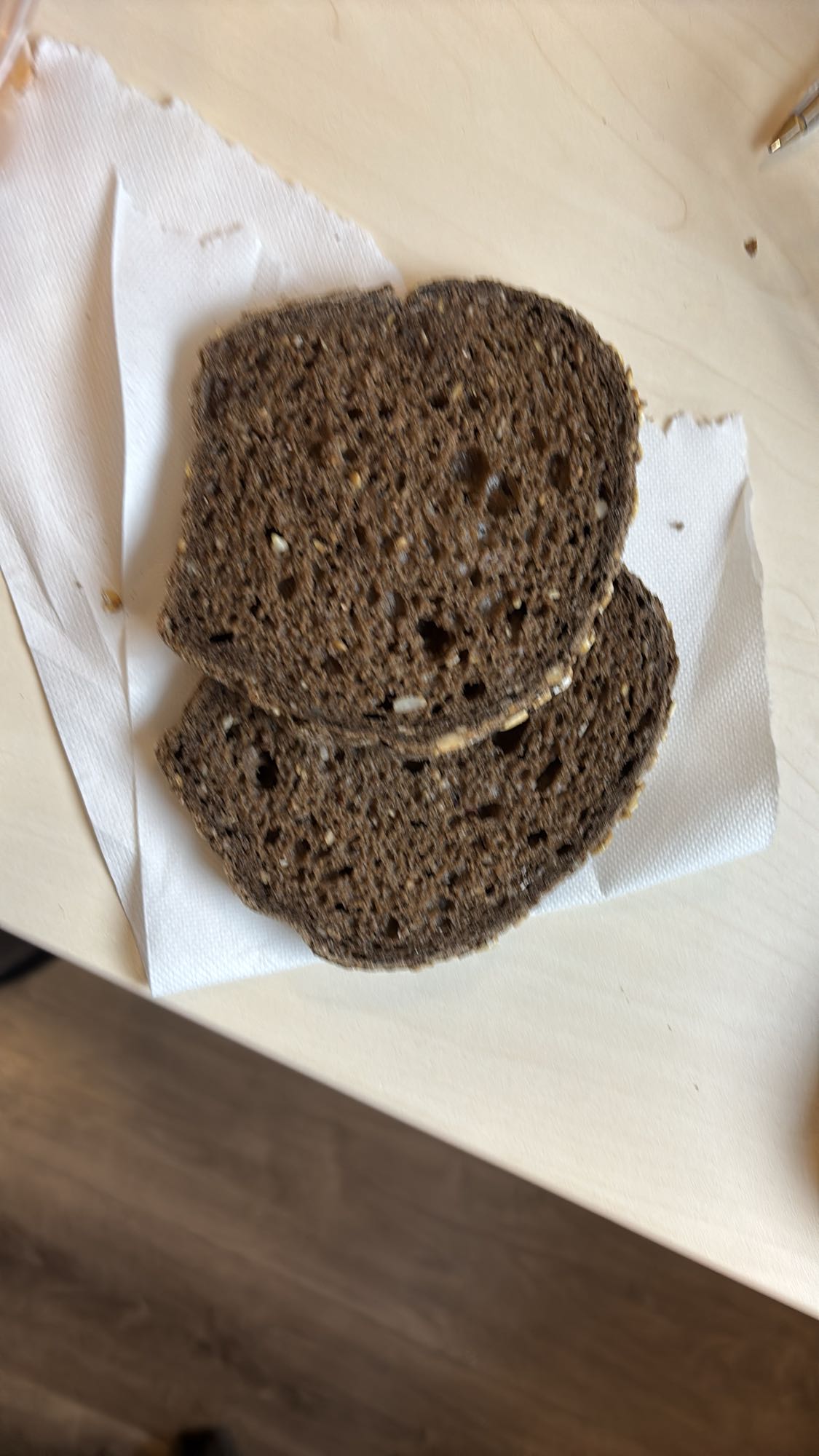 Pain de seigle tranché