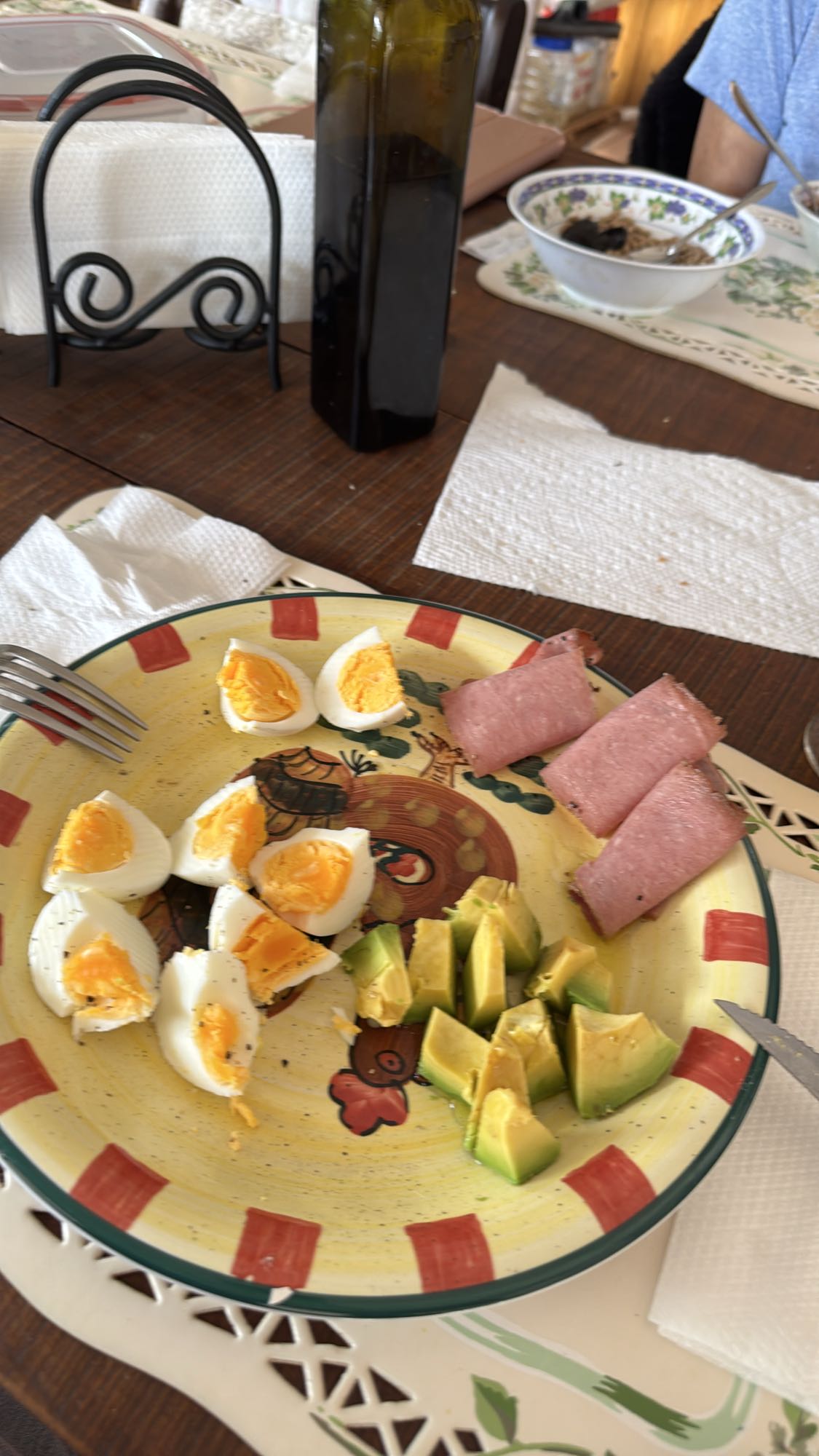 Desayuno con huevo y aguacate