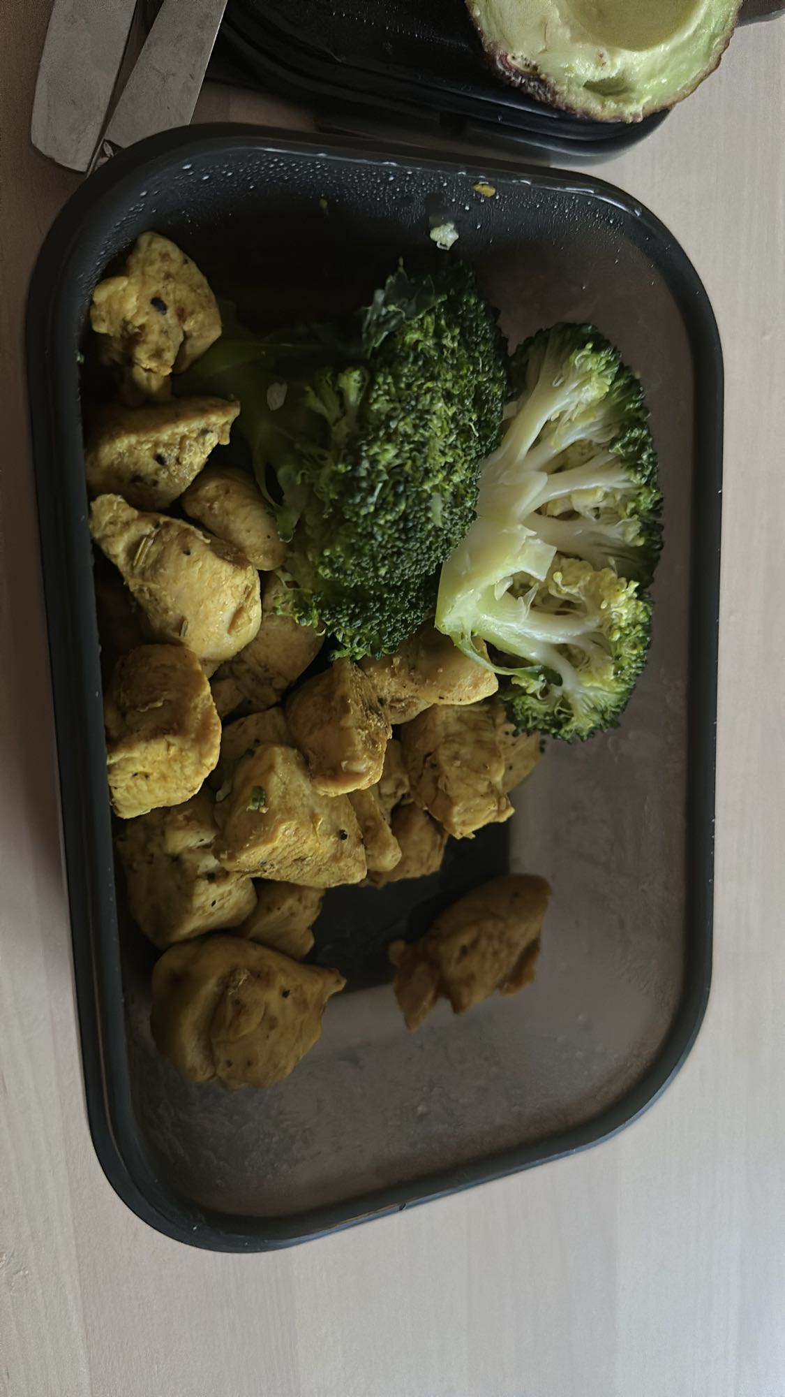 Kyckling med broccoli & avokado