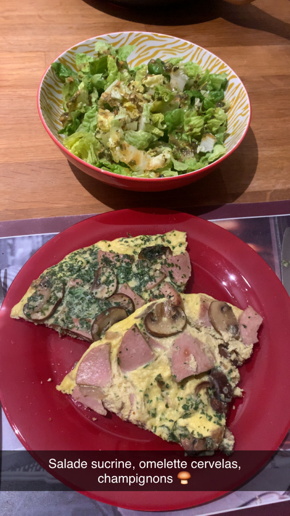 Omelette cervelas salade