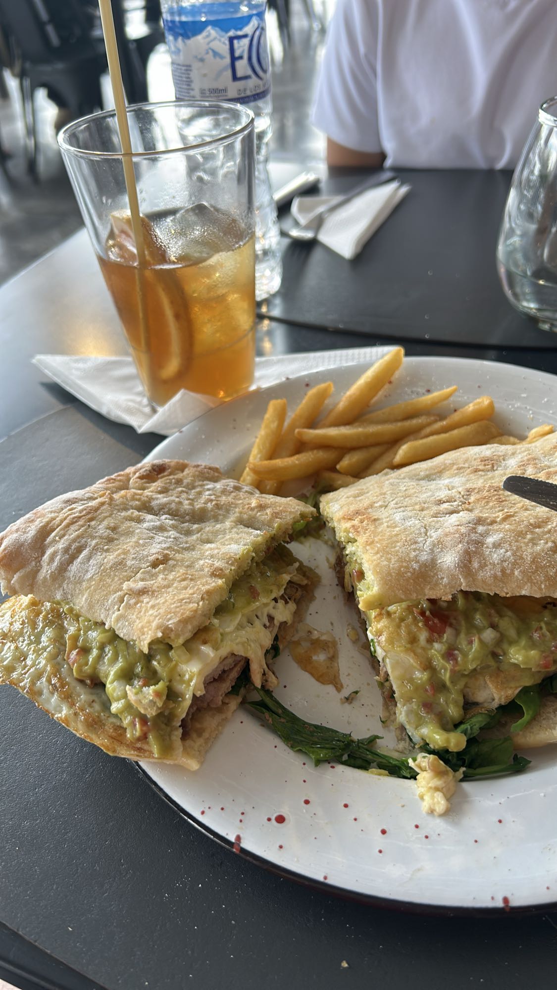 Sándwich con papas fritas