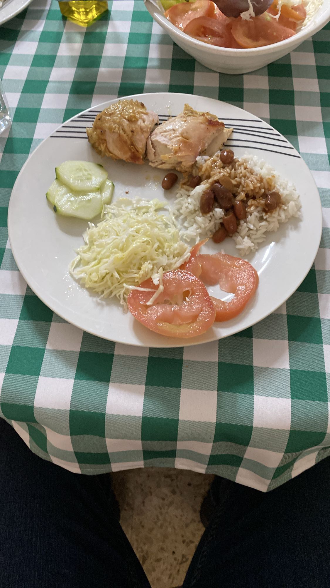Pollo con arroz y ensalada