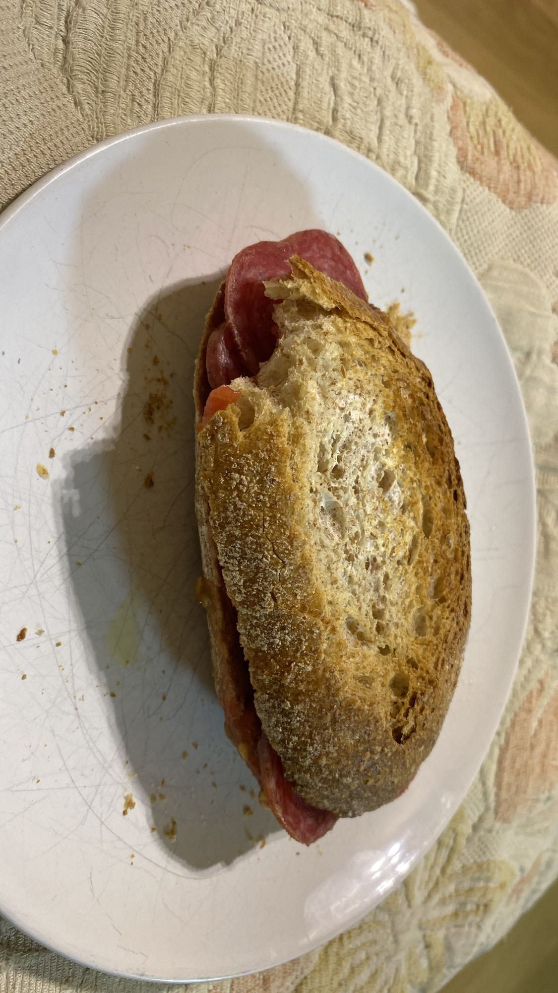 bocadillo de salami