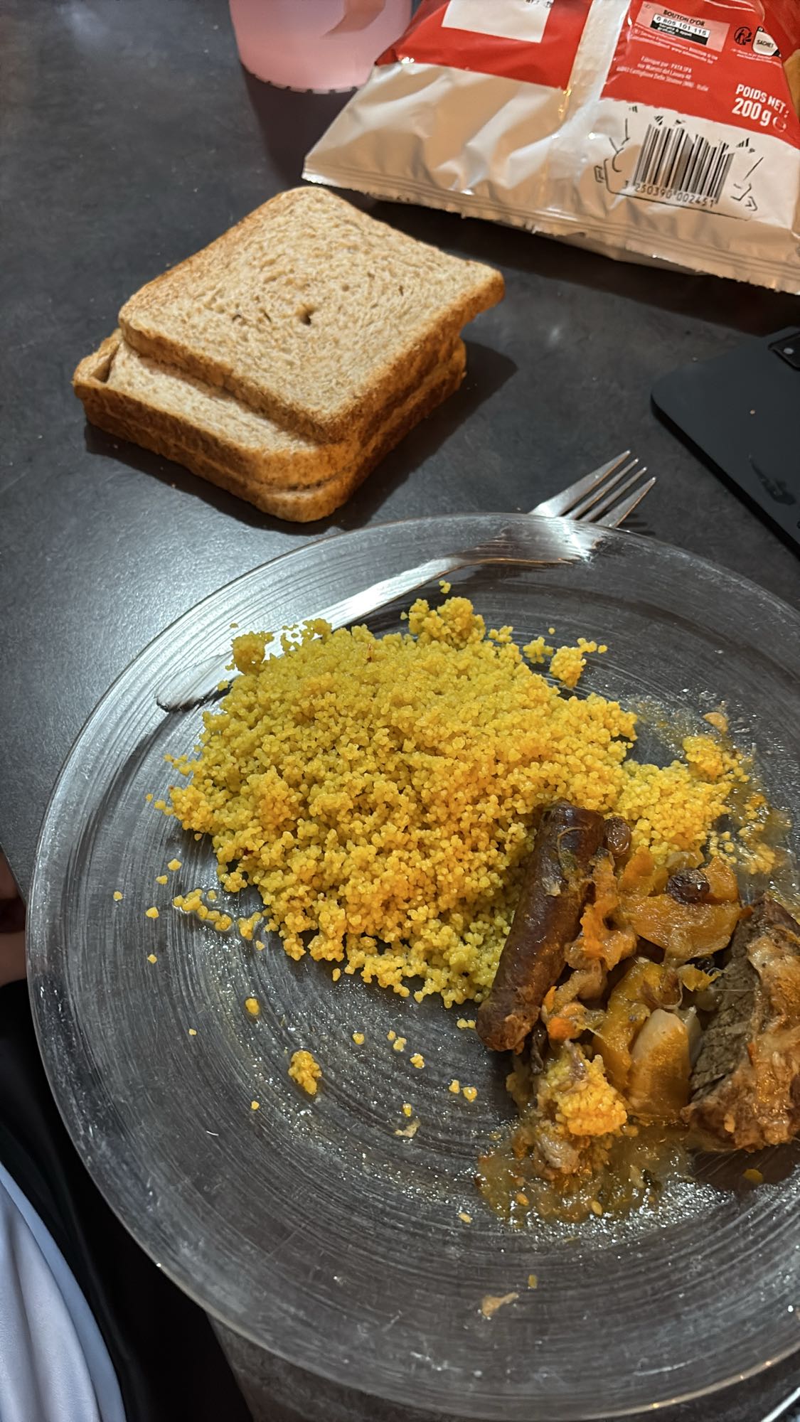 Couscous avec viande et pain