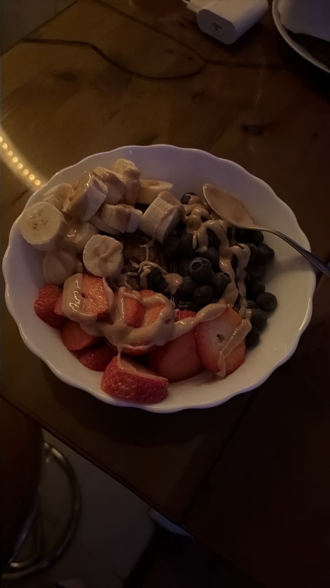 Terci de ovăz proteic cu fructe și unt de arahide