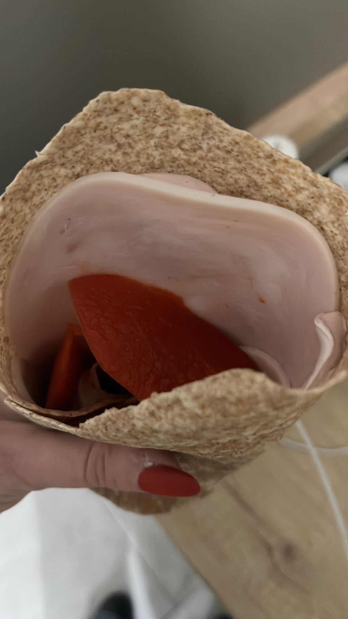 Wrap cu șuncă și legume