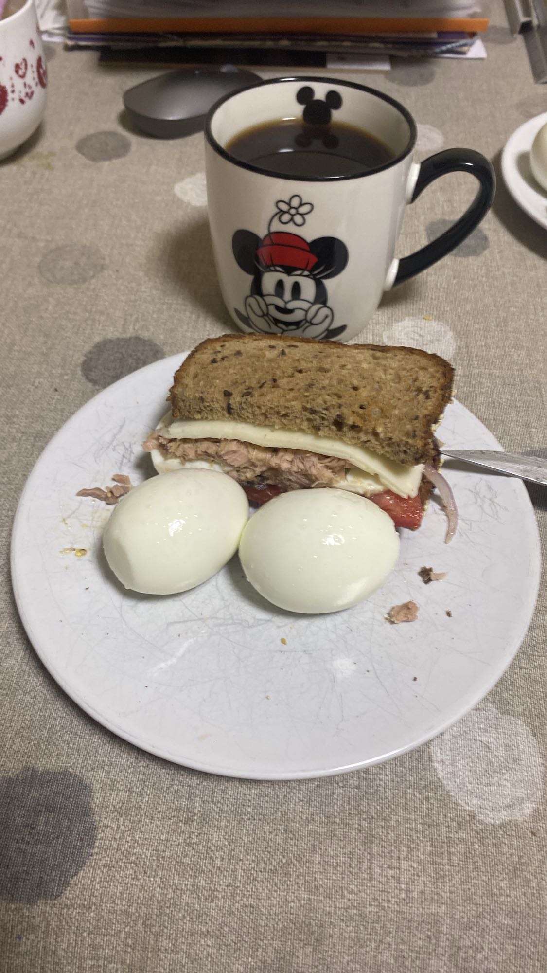 sándwich con huevos