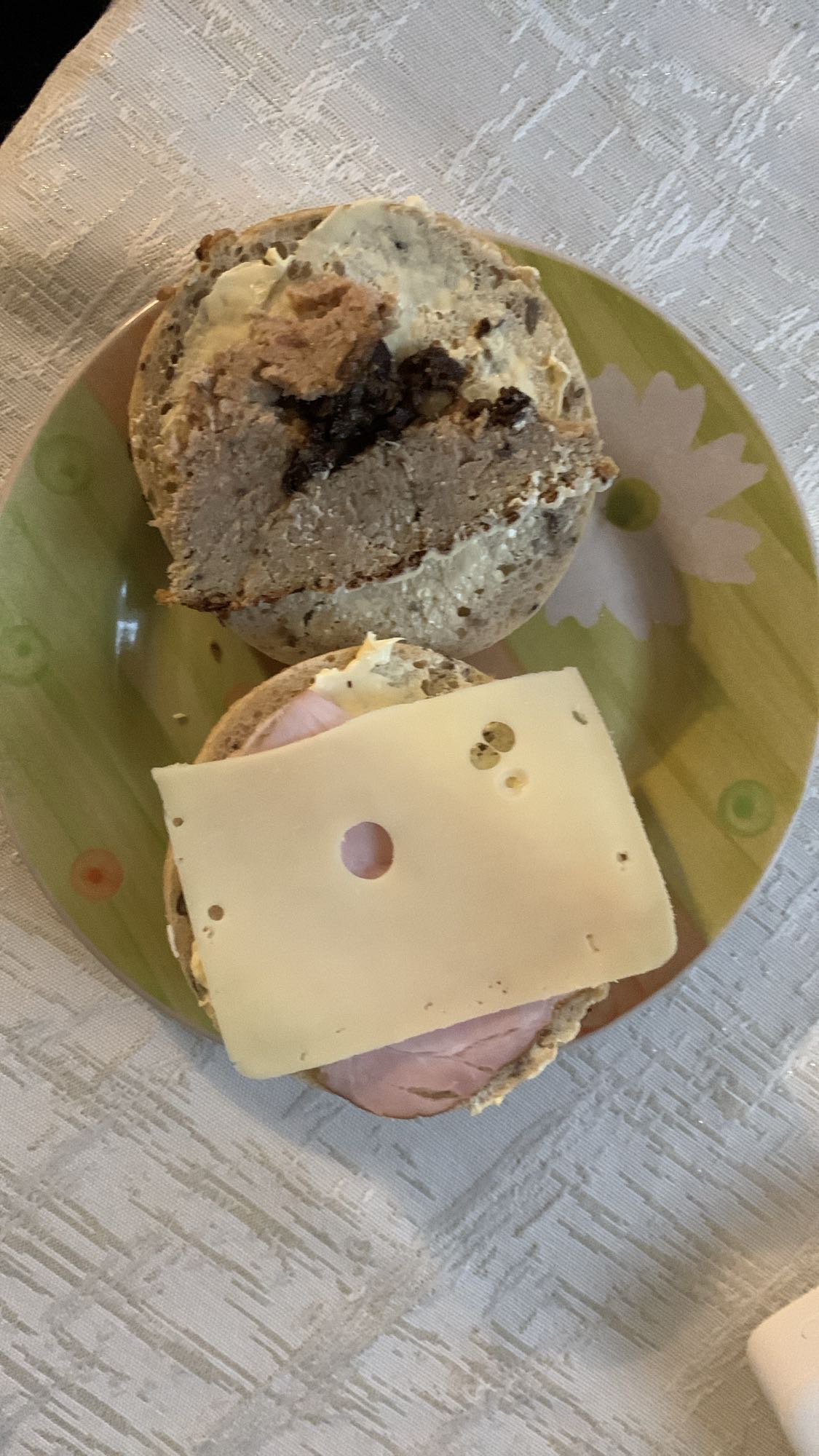 Kanapka z pasztetem i serem