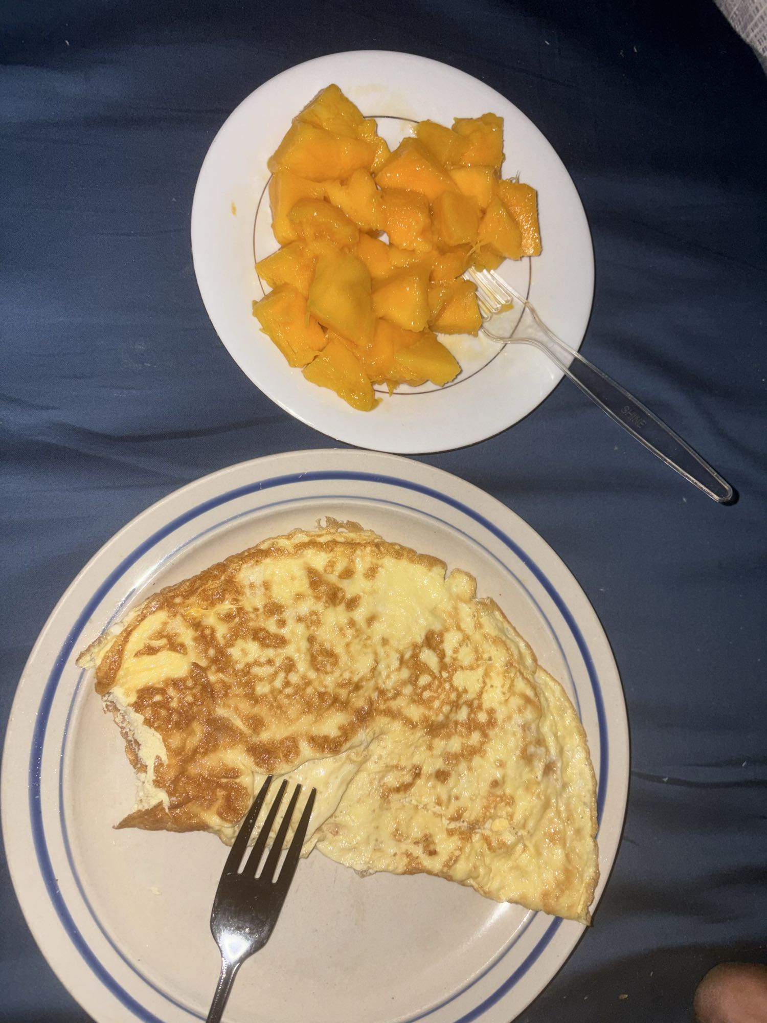 Omelette with mango