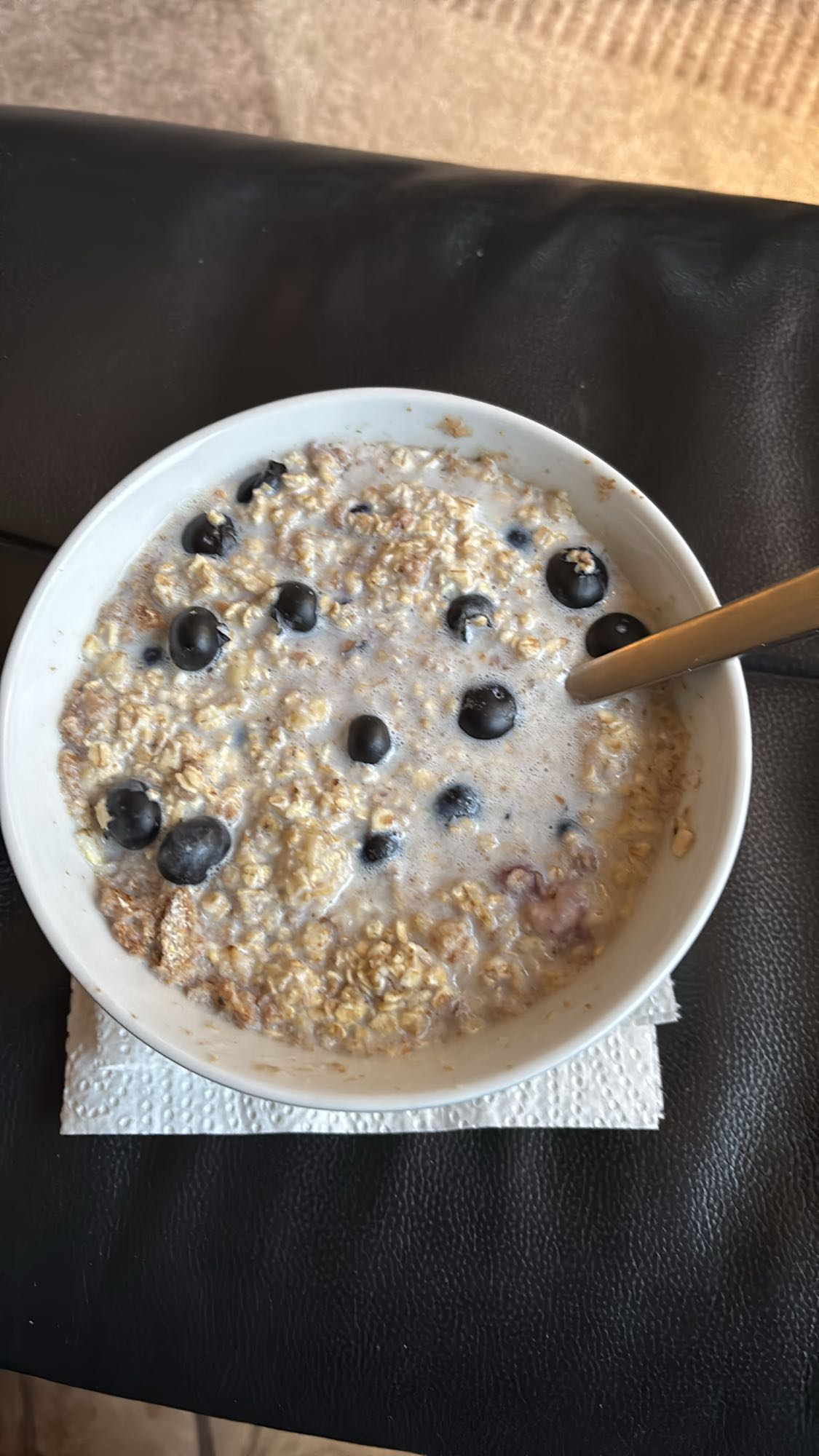 Havregrøt med blåbær, banan og proteinpulver