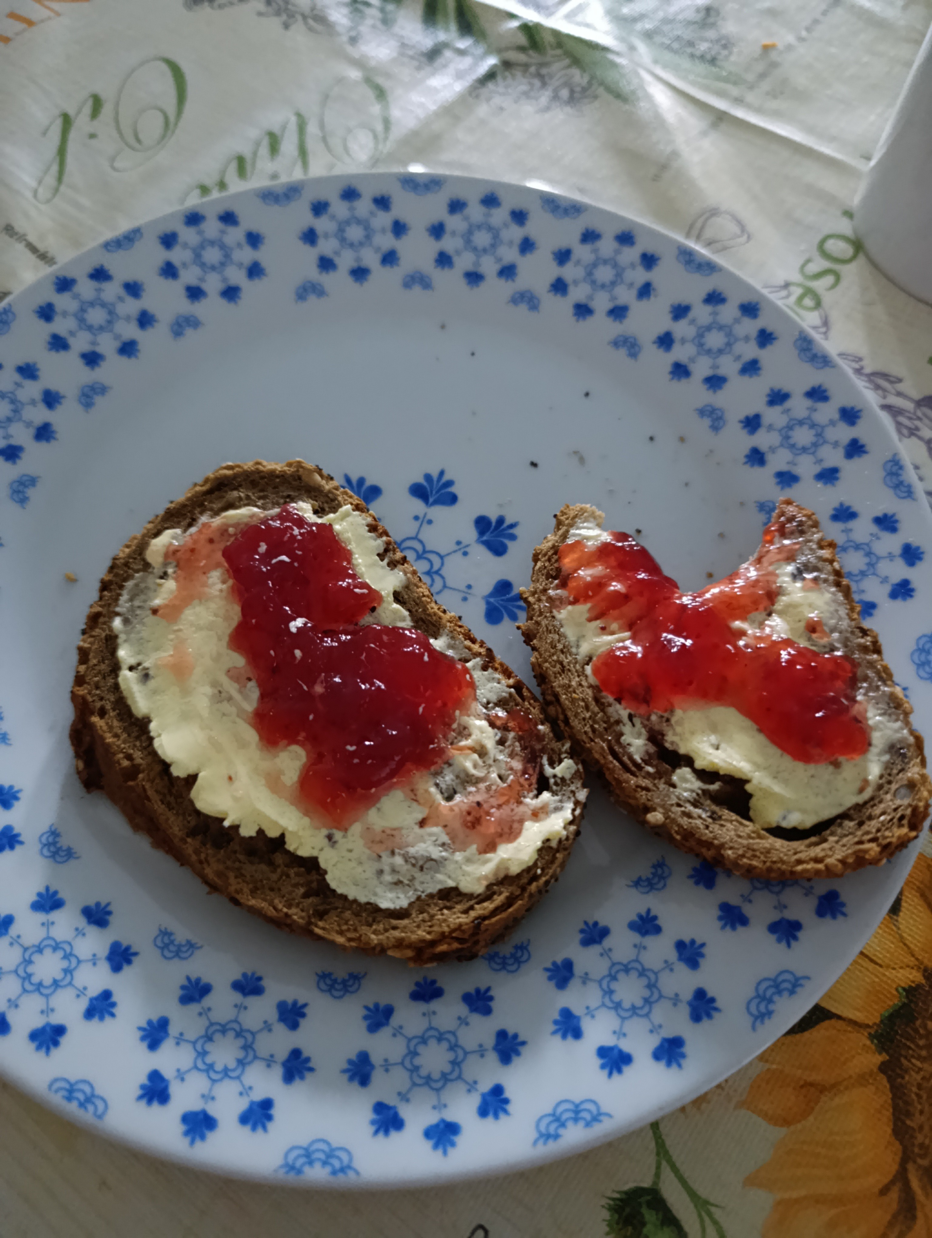 Pan con mantequilla y mermelada