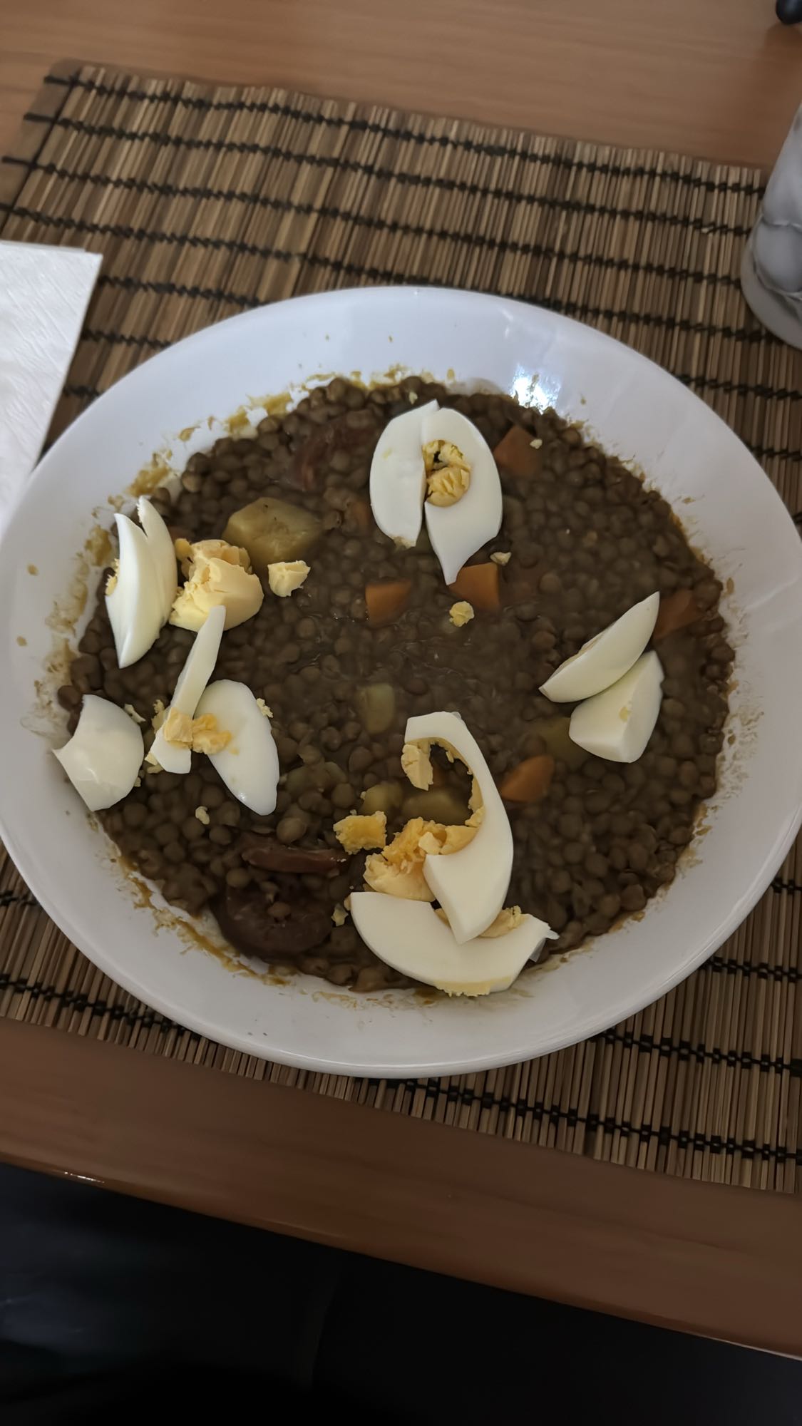 lentejas con huevo duro