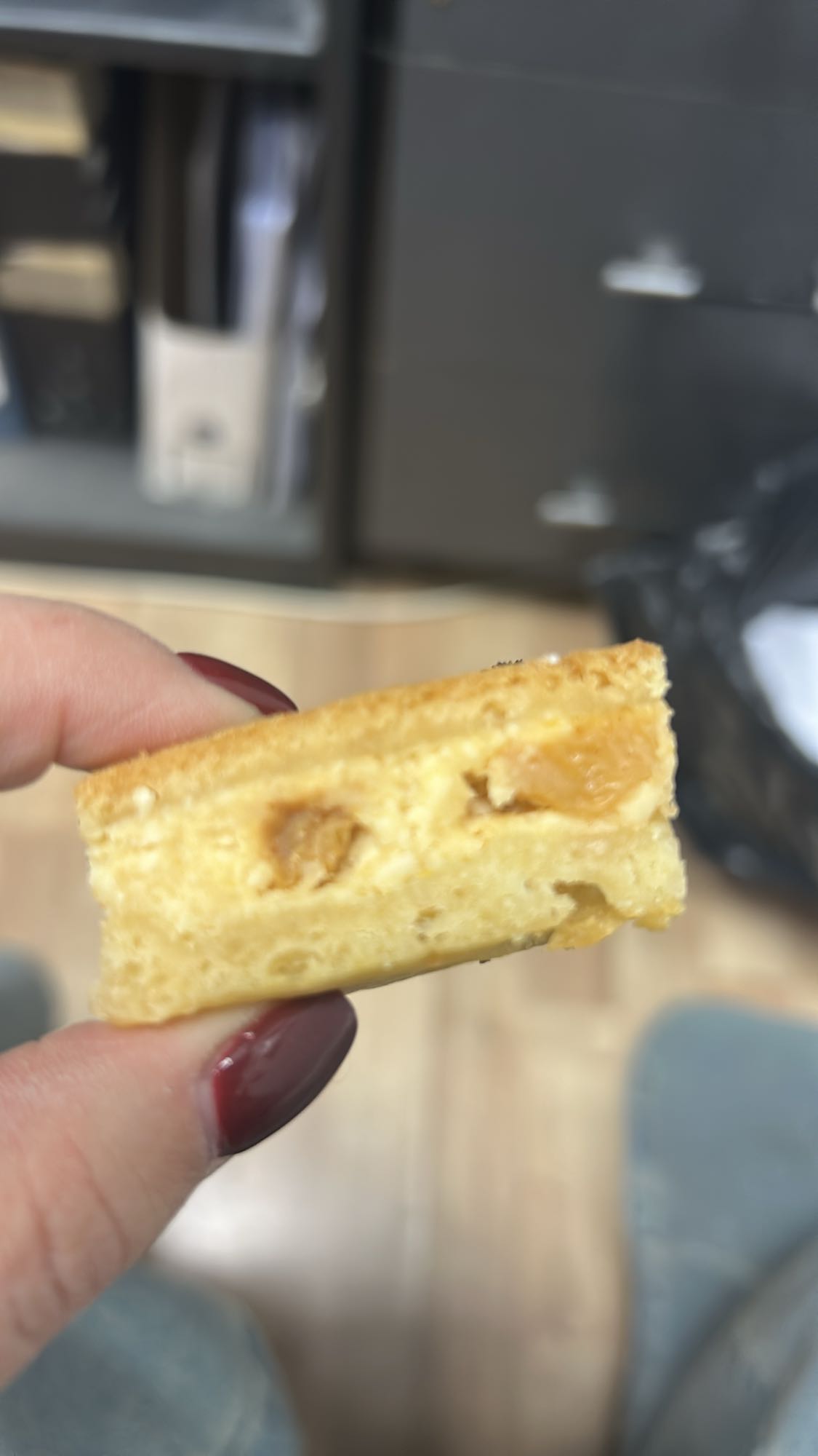 Prăjitură cu brânză și caise