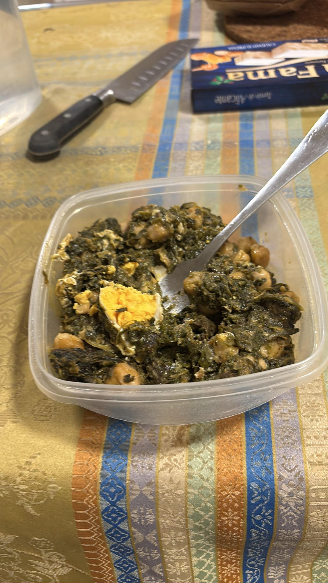 Espinacas con garbanzos y huevo