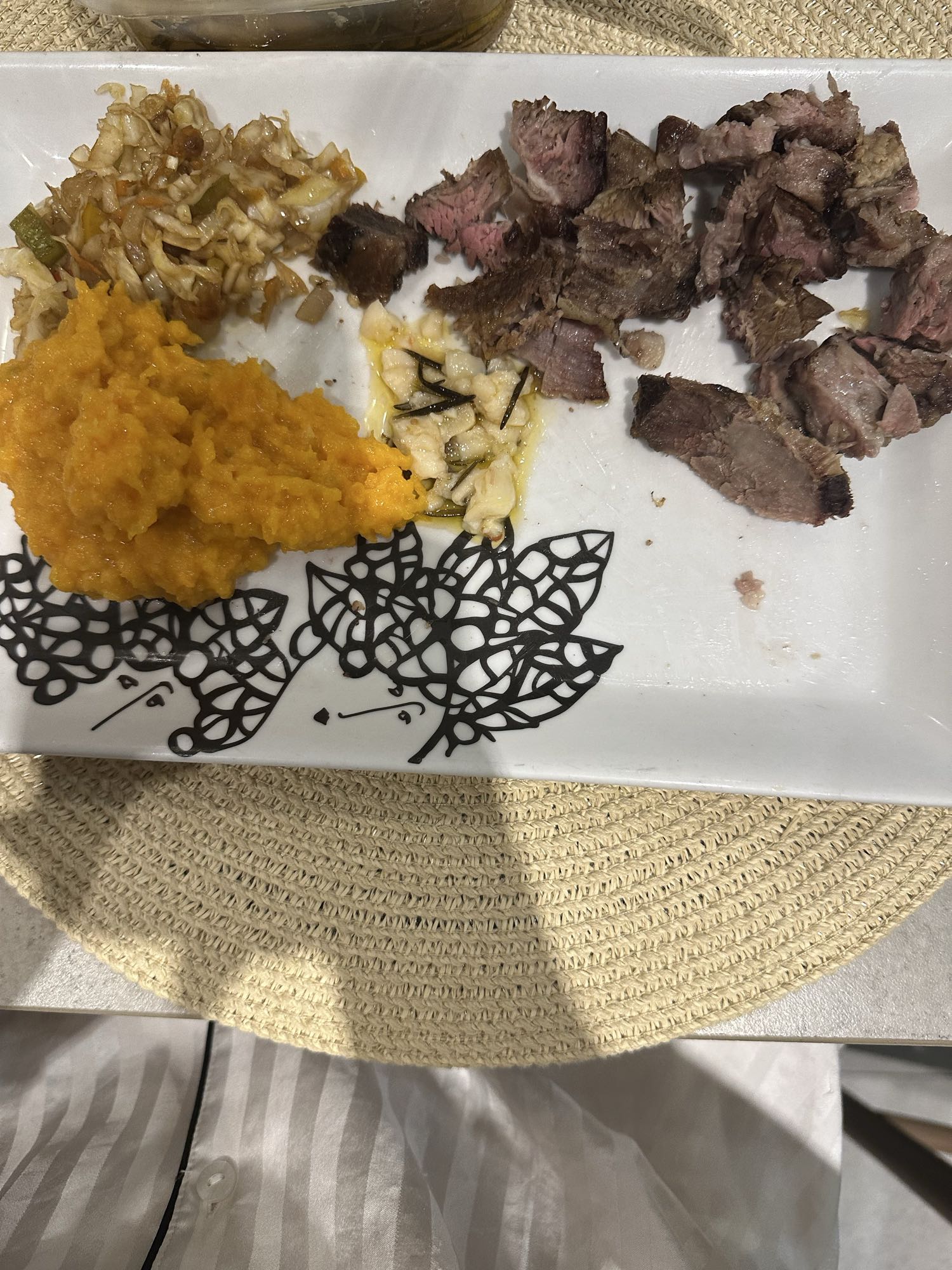 Carne con verduras y puré
