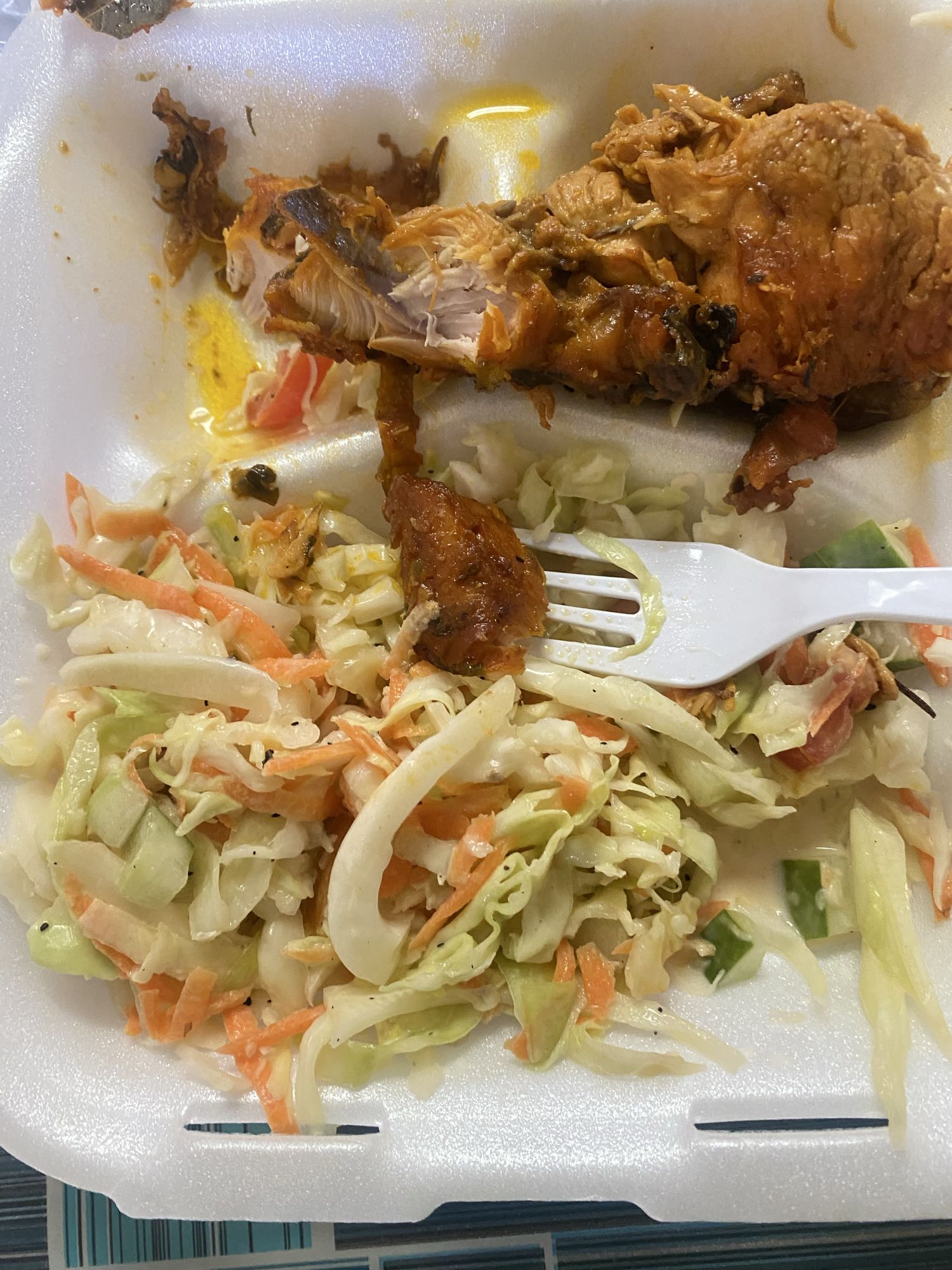 Pollo asado con ensalada
