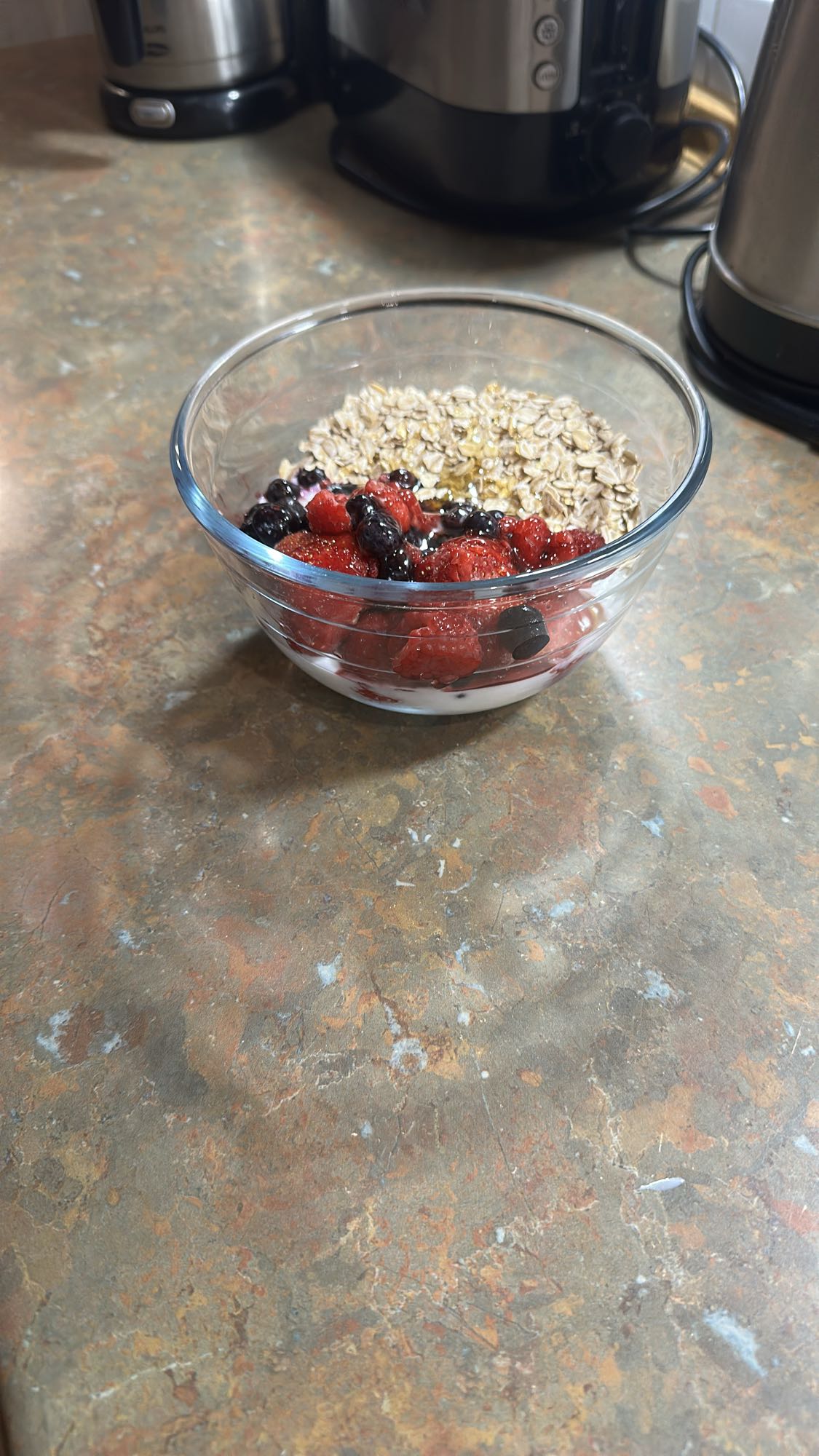 yogur con avena y frutas