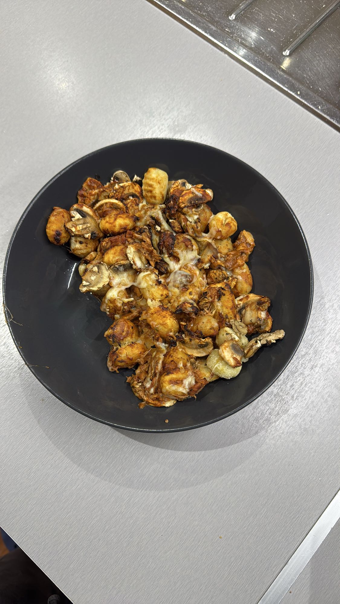 ñoquis con atún y champiñones