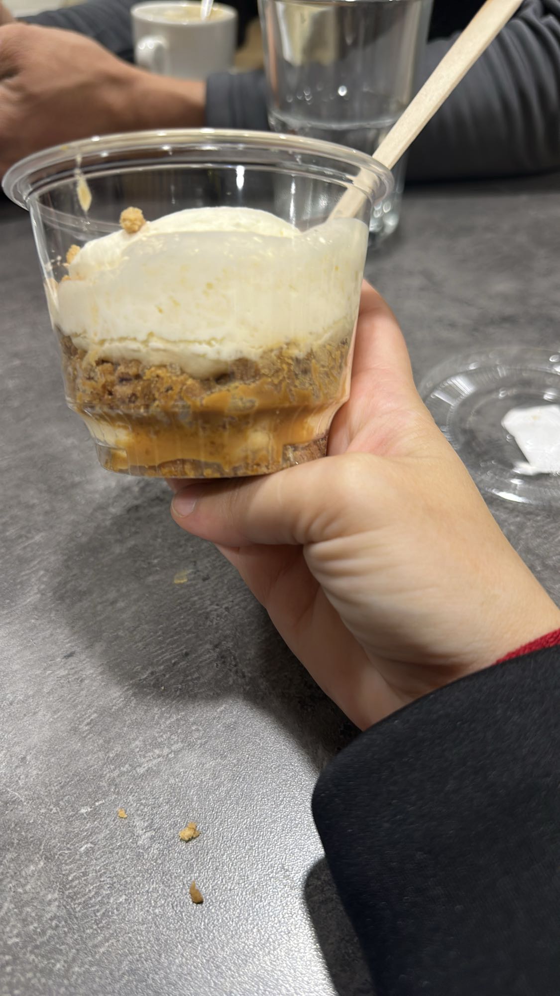 Desert cu caramel și cremă