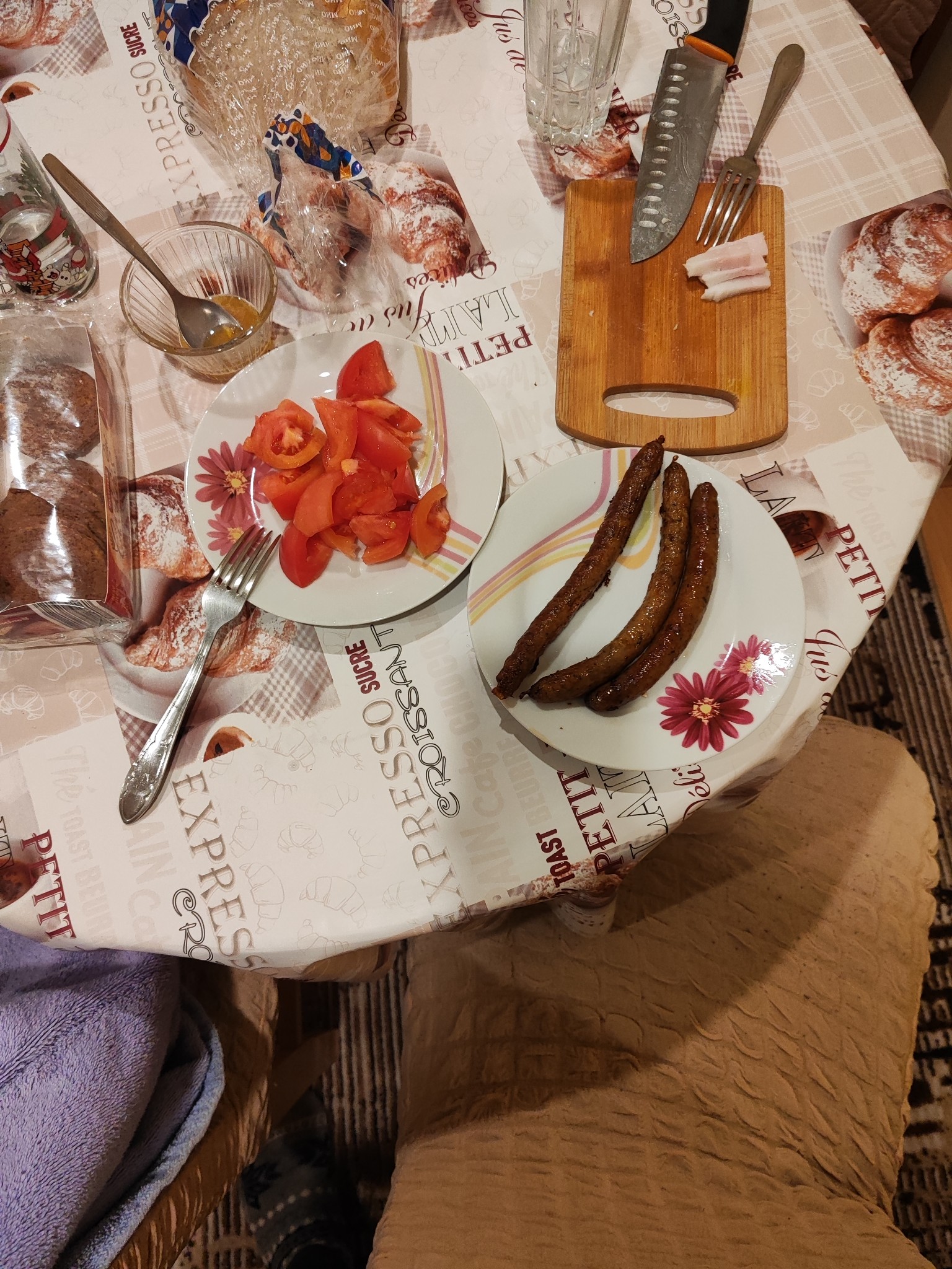 Sausage and tomato plate