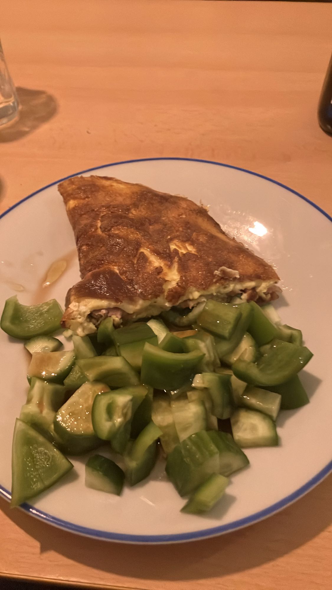 Omelete com salada