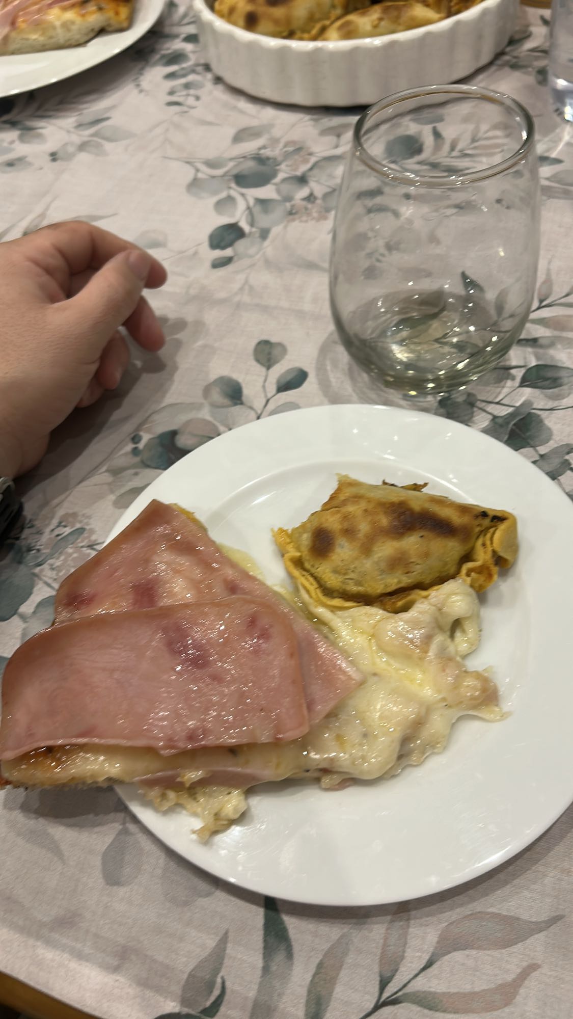 Pizza y empanada