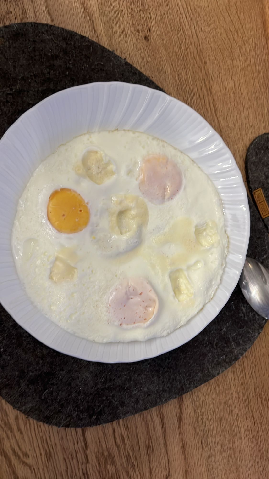 Fried eggs with cheese