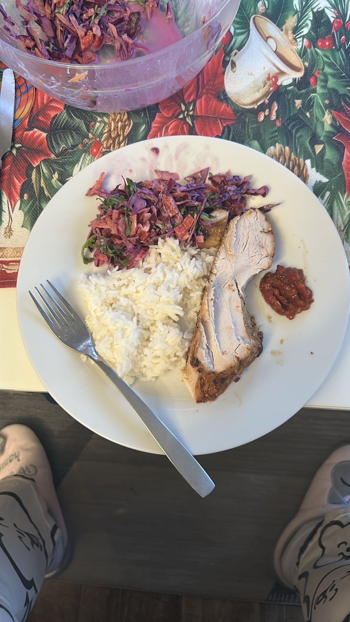 Курица с рисом и салатом