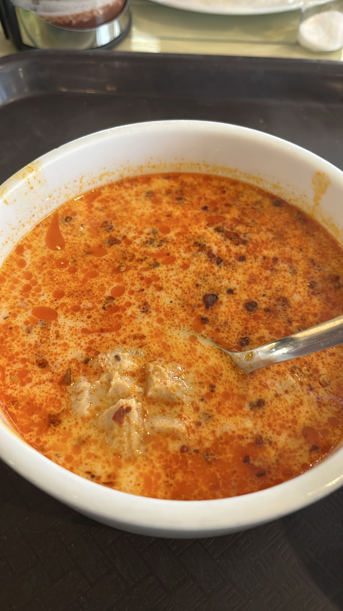 Пилешка супа с люто масло