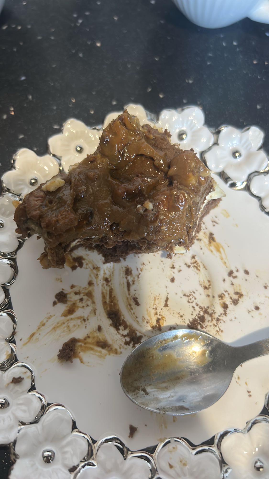 kawałek ciasta czekoladowego