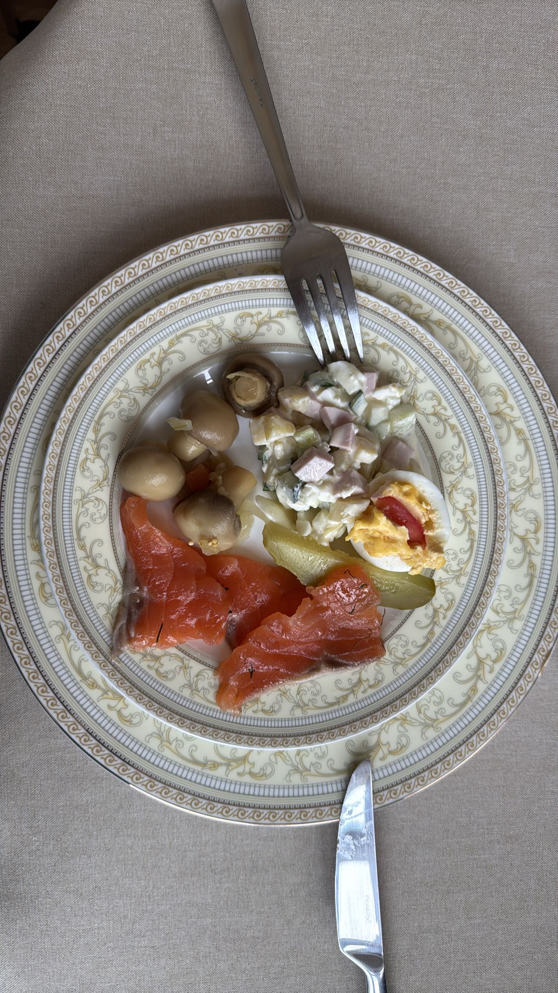 Salmon egg salad plate