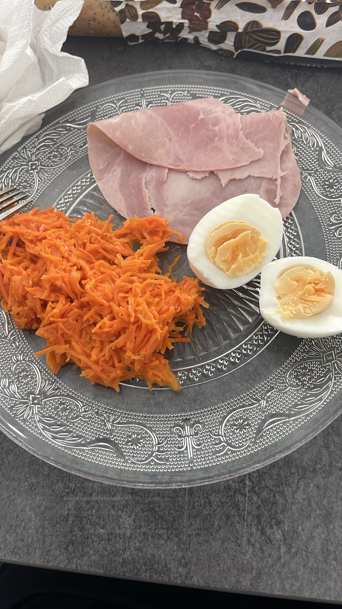 Oeufs, jambon, carottes