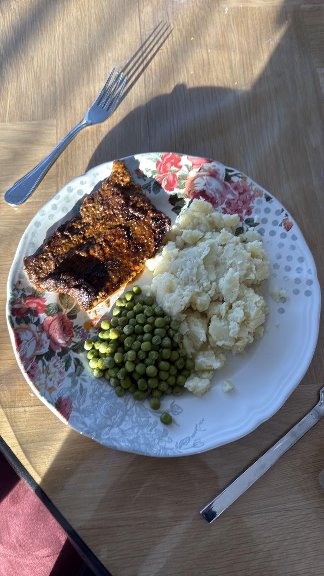 Steak with peas & potatoes
