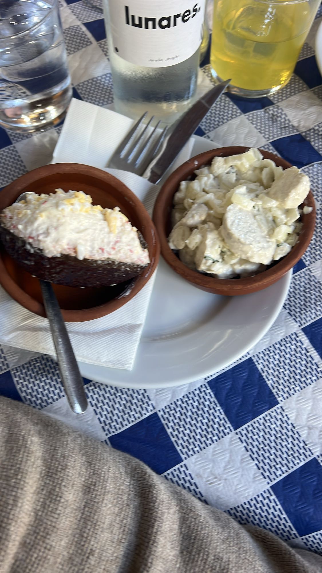 ensalada y aguacate relleno
