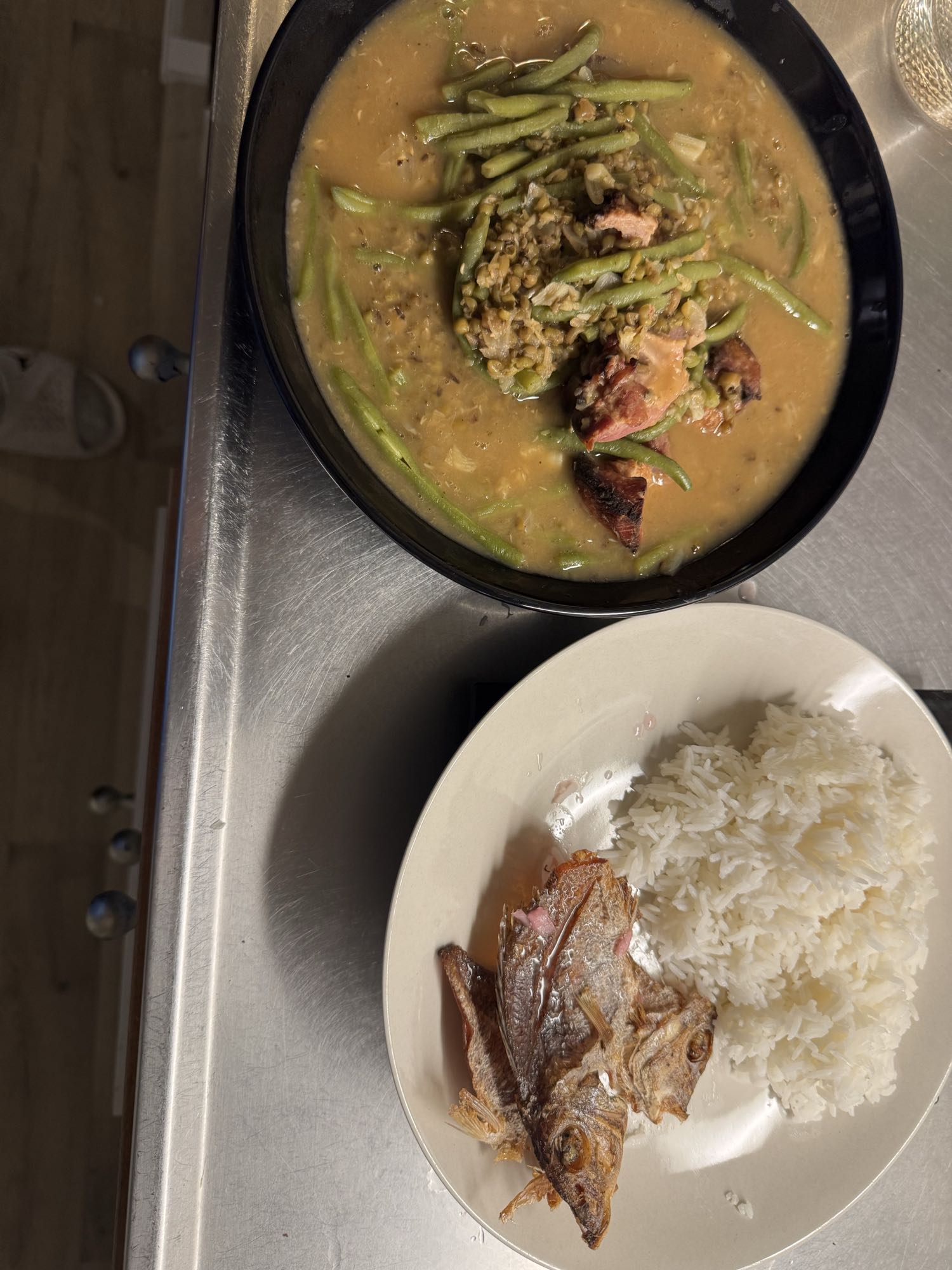 Fisk, ris och böngryta