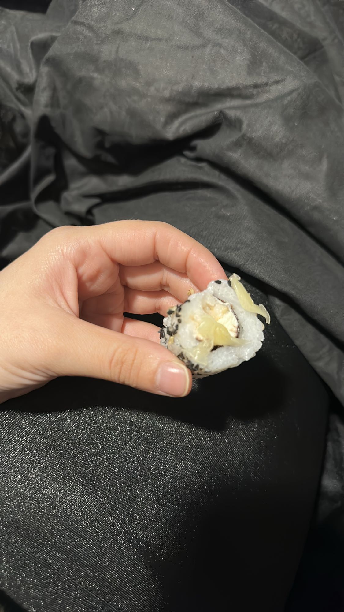 Bucată sushi cu pui