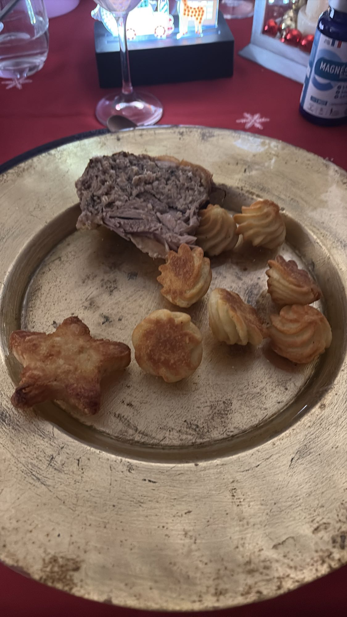 Meat pie with duchess potatoes