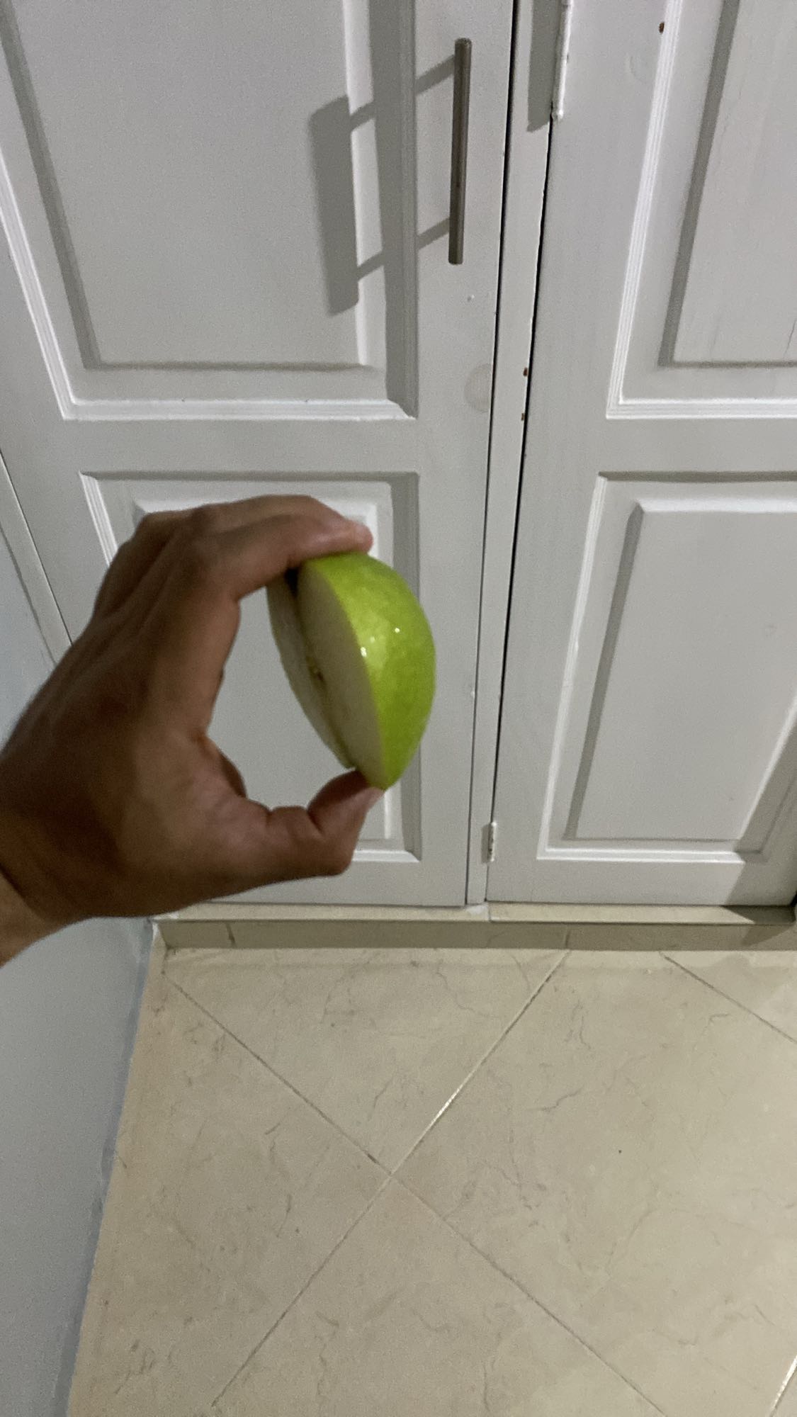 Rebanada de manzana verde