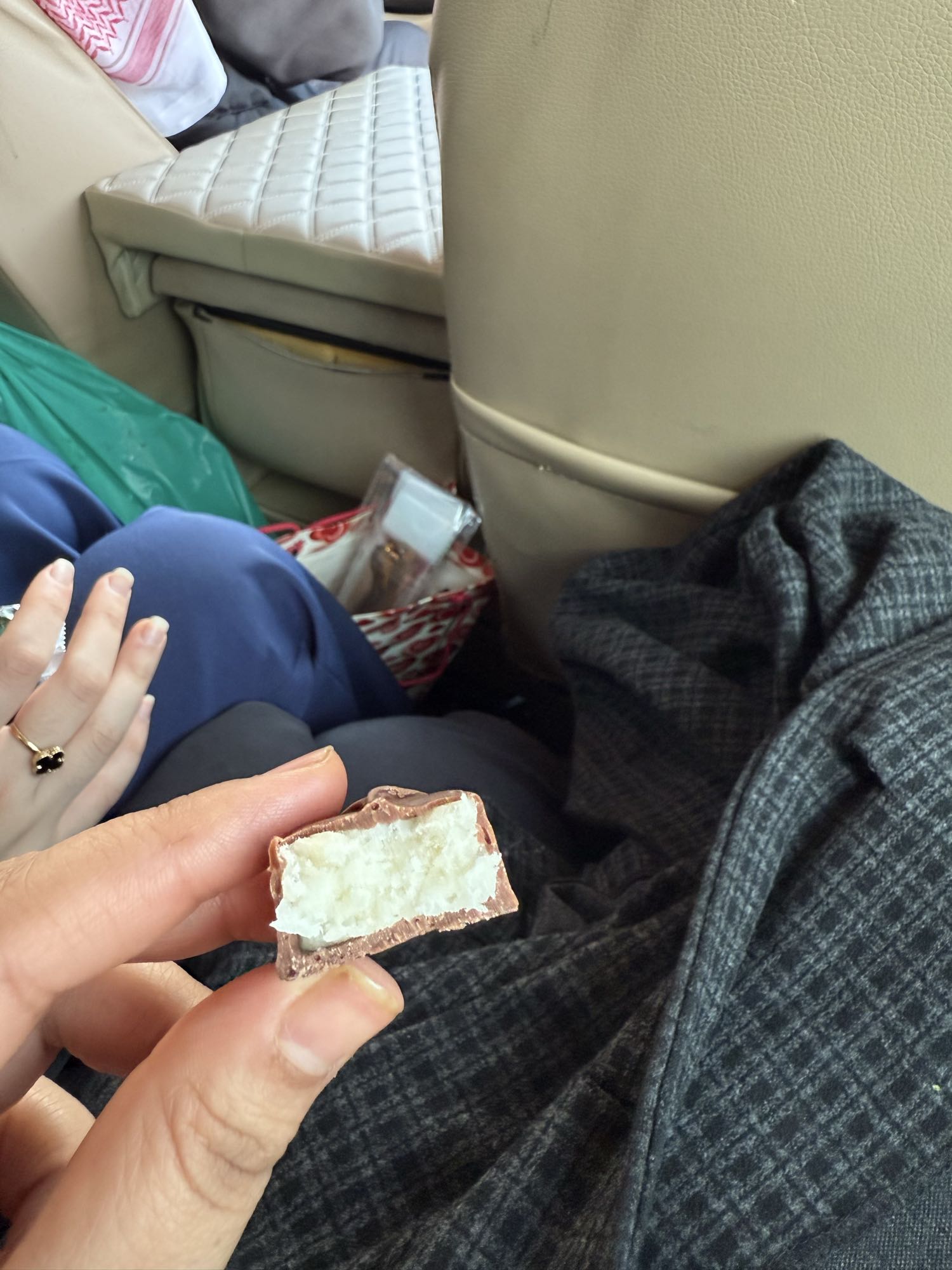 حلوى جوز الهند بالشوكولاتة