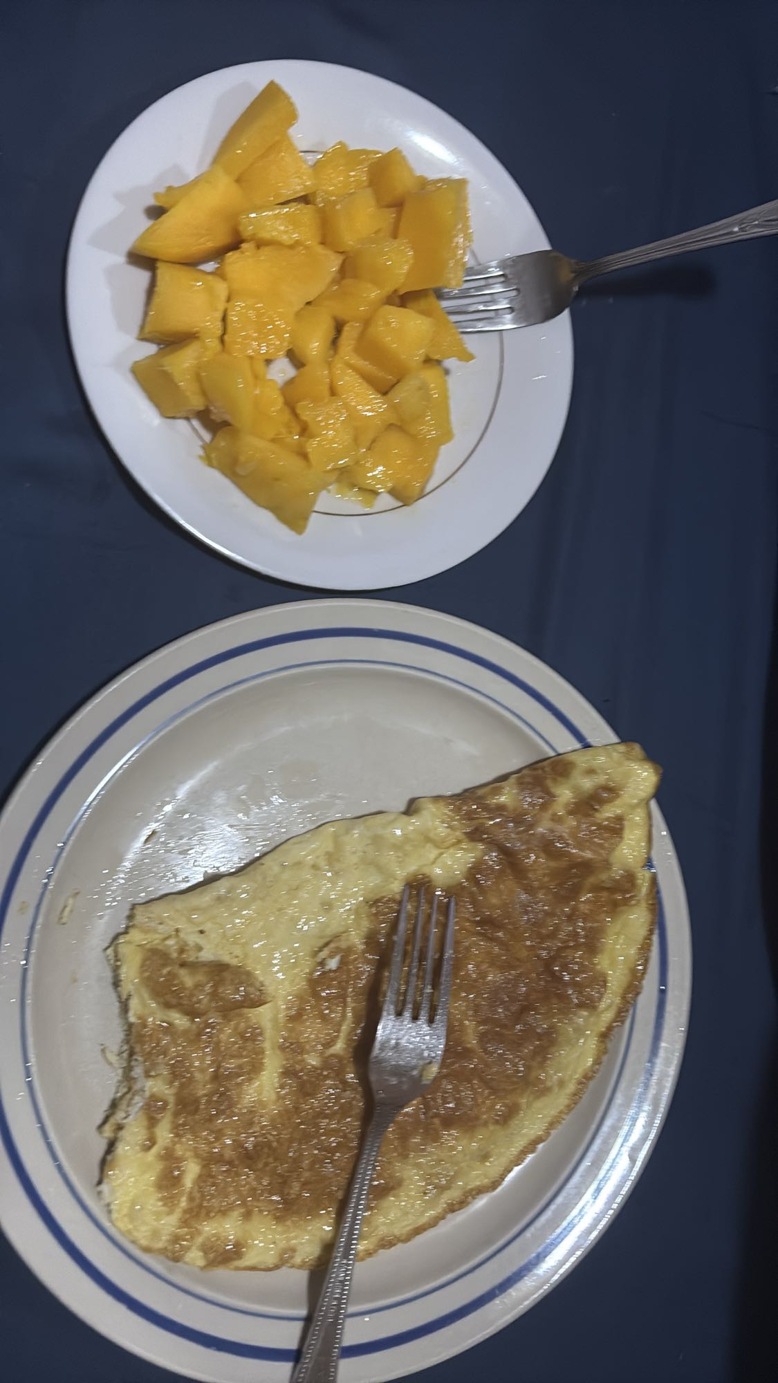 Omelette with mango