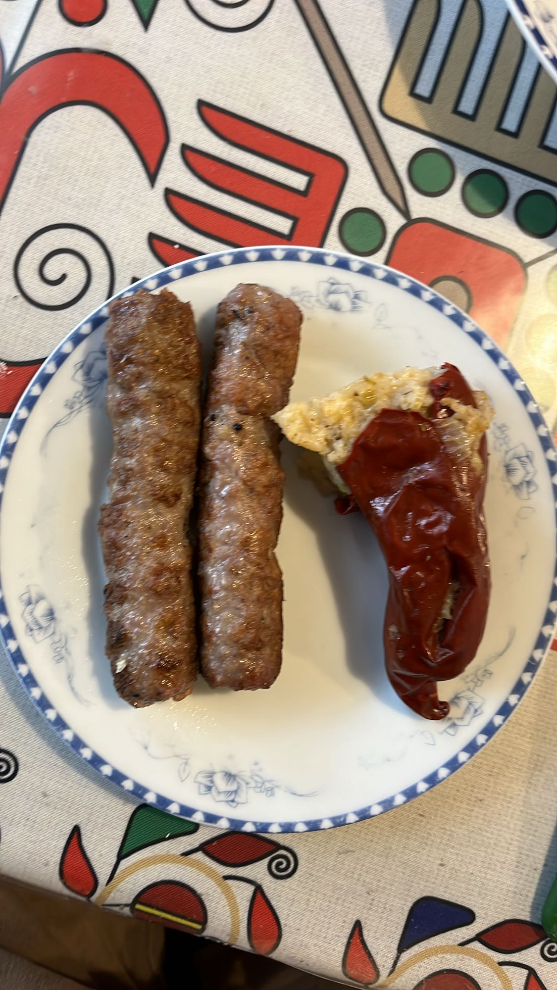 Кебапчета и пълнена чушка