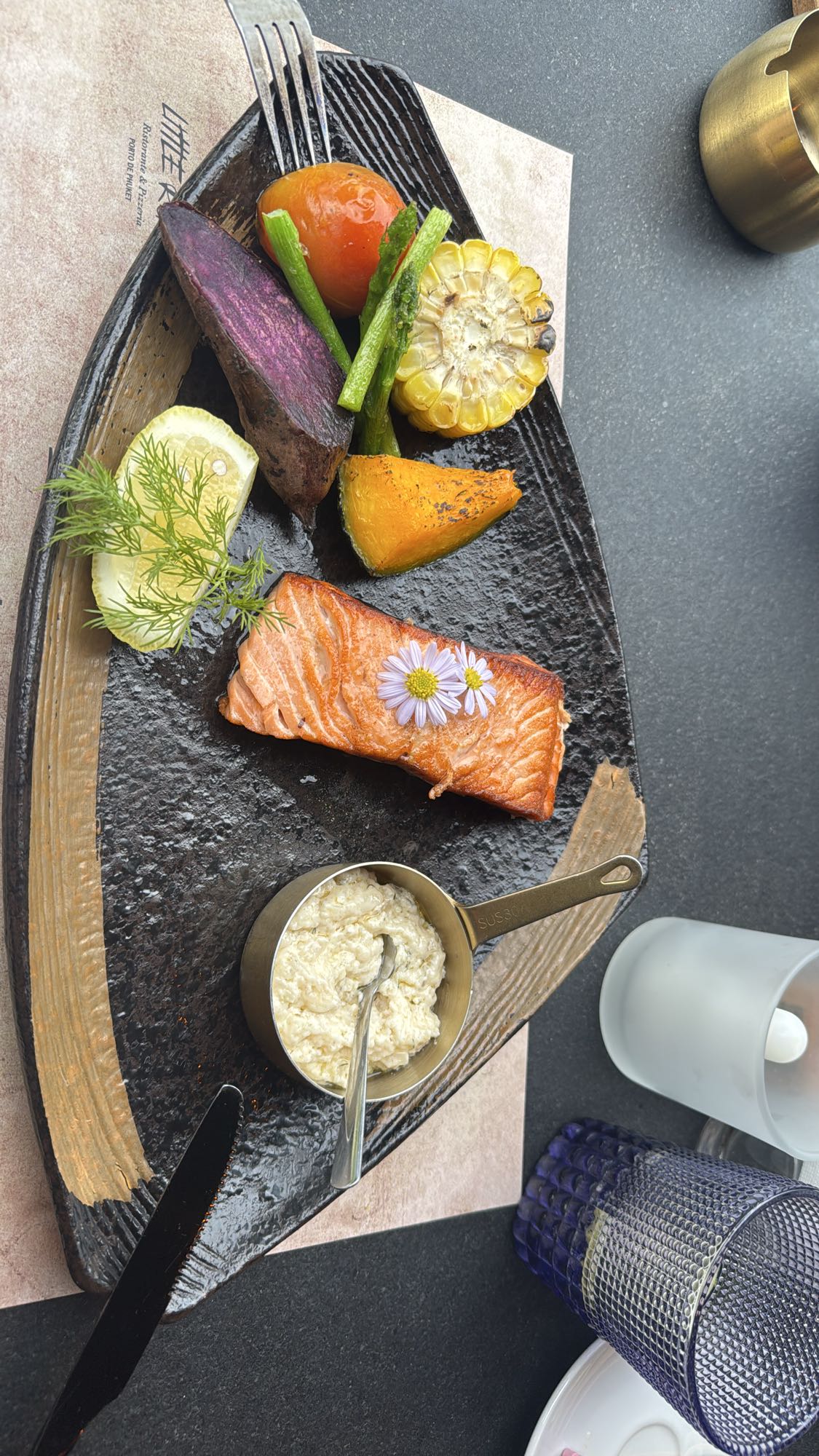 Grillowany łosoś z warzywami