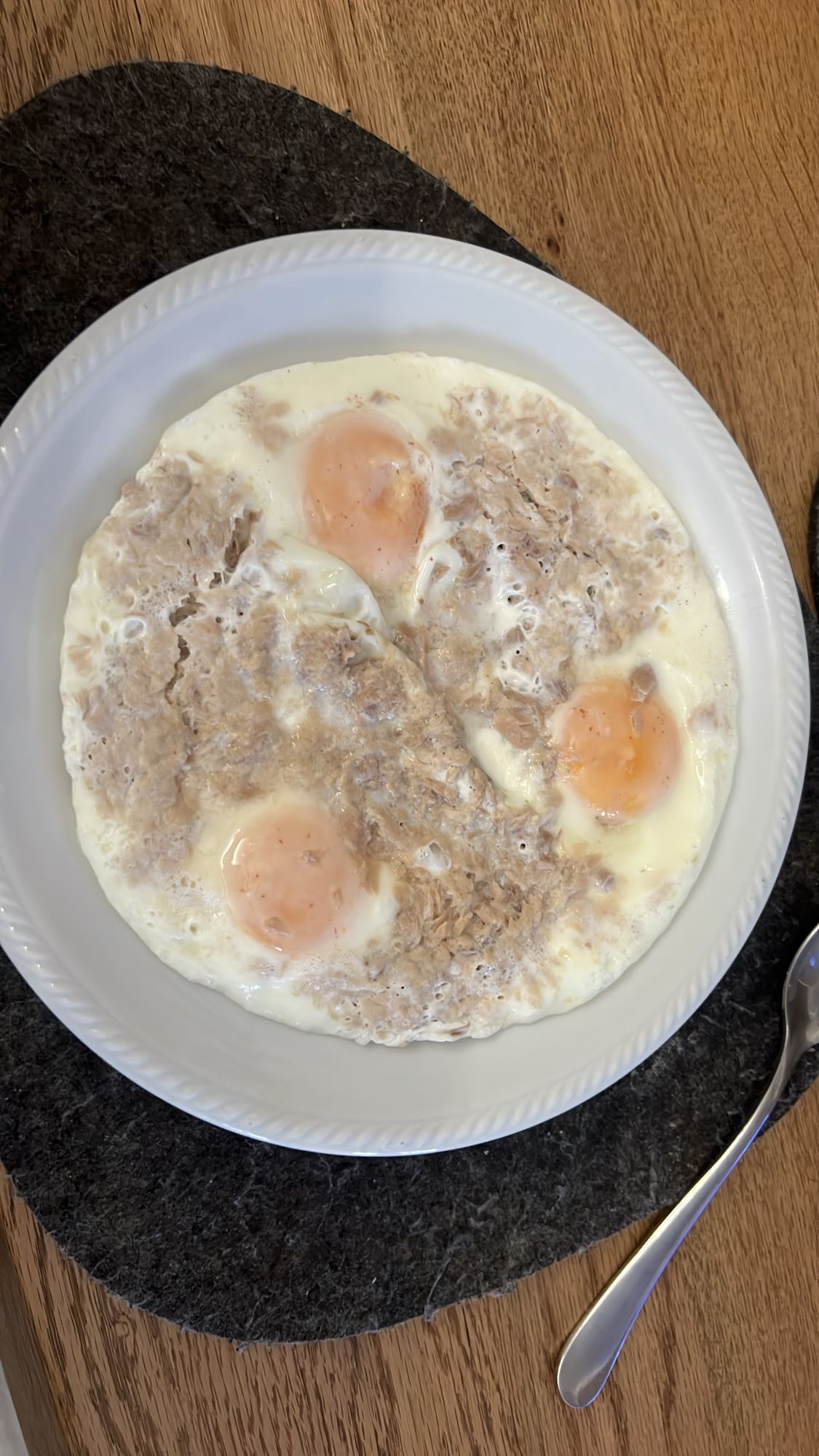 Tonbalıklı Yumurta