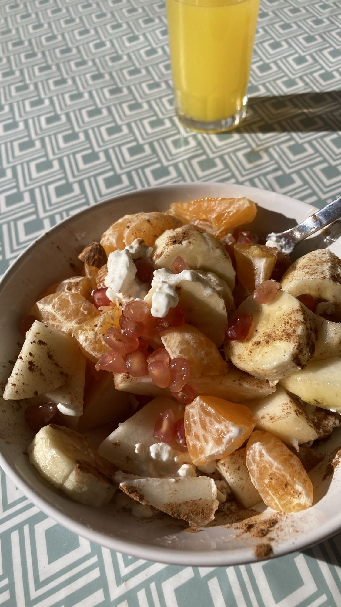 Fruktsallad med juice